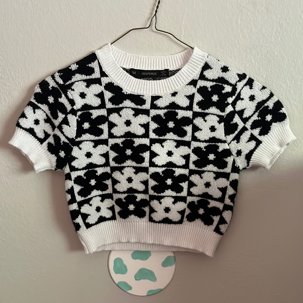 black and white floral top